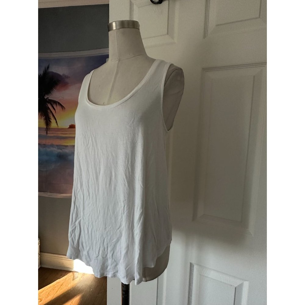2 a new day sleeveless tanks black and white MEDIUM